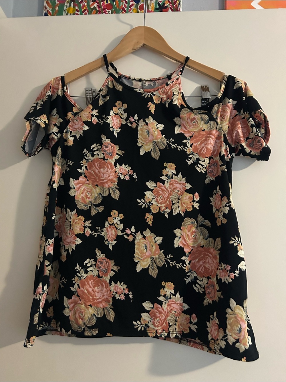 Women’s Medium Floral Cold-Shoulder Blouse in Black and Pink